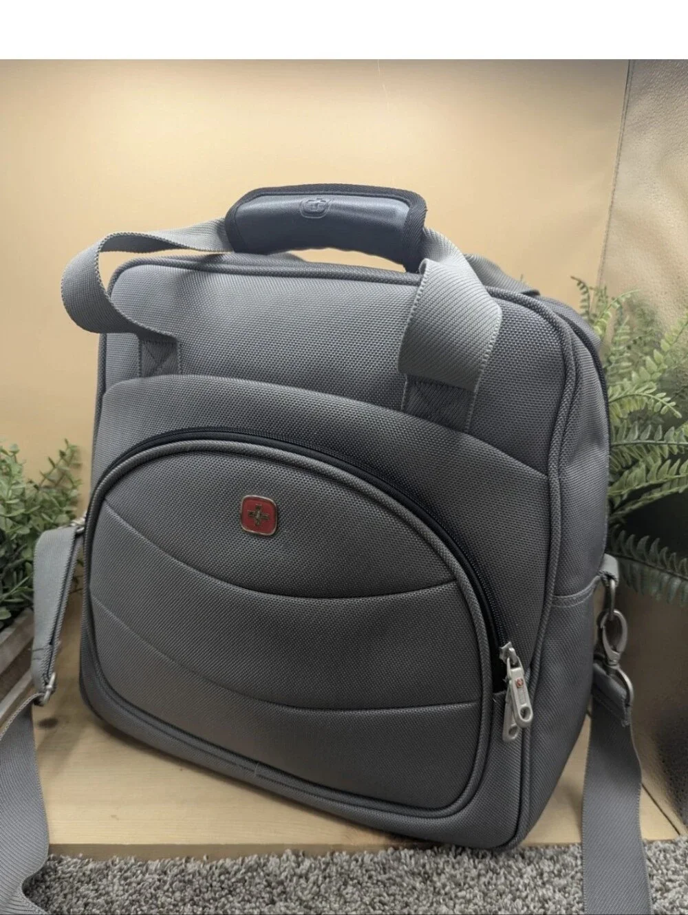 Swiss Gear Gray Zip Around Carry On Bag Shoulder Strap Collapsable
